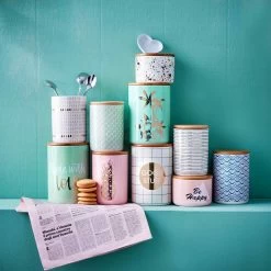 Aufbewahrungsdose Blätter 700 Ml QUEEN IT In Grün 5 Aufbewahrungsdose Blätter 700 Ml QUEEN IT In Grün -Günstiges Koch Zauber Geschäft butlers aufbewahrungsdose blatter 700 ml queen it in grun 2