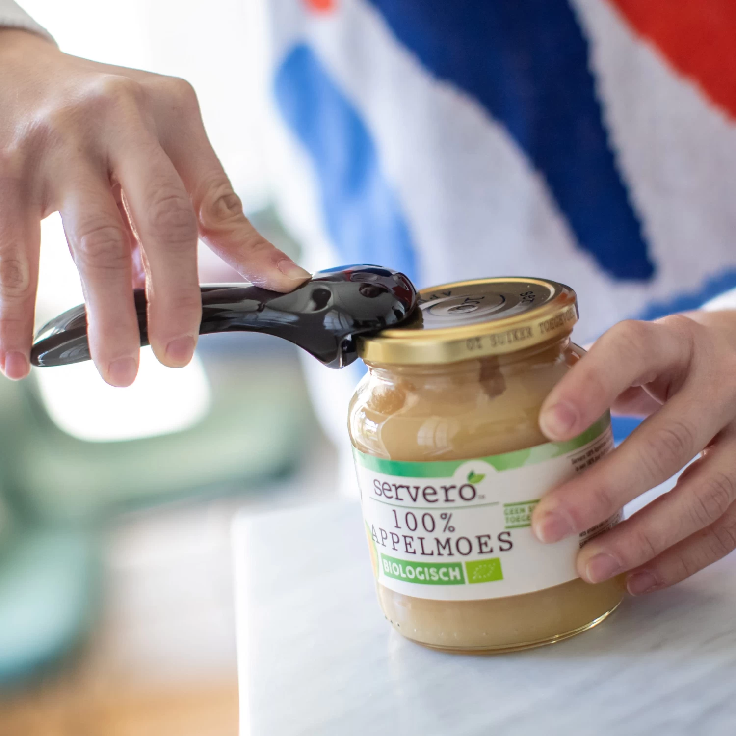 Koziol TOM - Deckelöffner In Crystal Clear 5 Koziol TOM - Deckelöffner In Crystal Clear – Bild 5