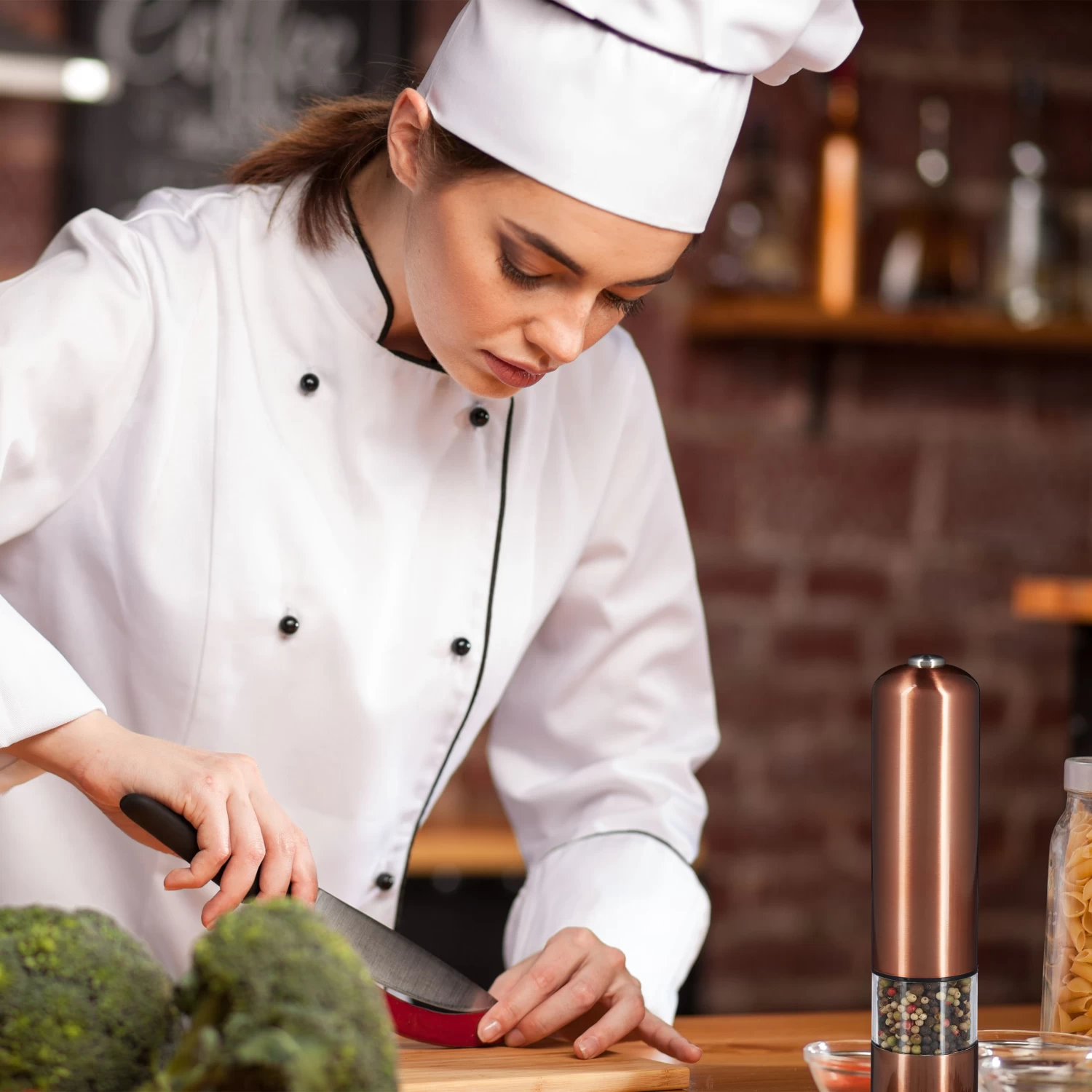 Pfeffermühle In Bronze 3 Pfeffermühle In Bronze – Bild 3